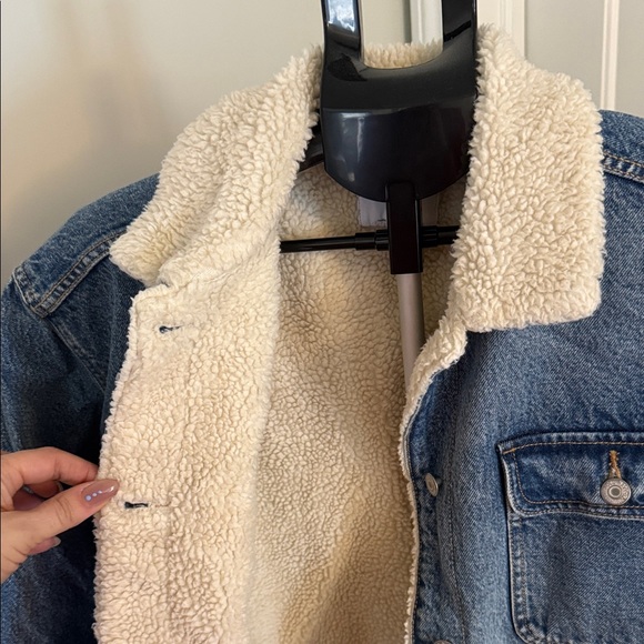 Old Navy Sherpa-Lined Denim Jacket with Cream Collar size Large - Picture 2 of 4
